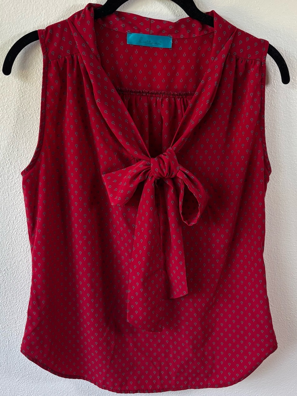 Sleeveless Tie-Neck Red Printed Blouse